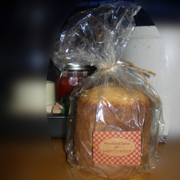 Warm Glow Sweet Liberty Woodland Spice 4x4 Candle - Picture 1 of 2